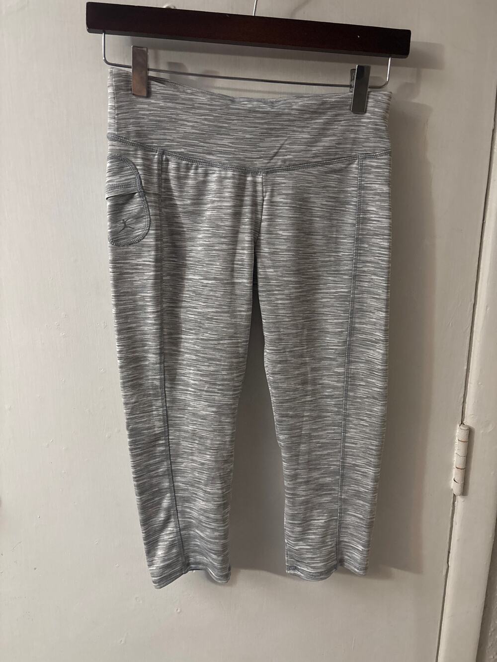 Danskin Grey/White Capri Legging S Exercise Athleisure Activewear Cozycore Comfy